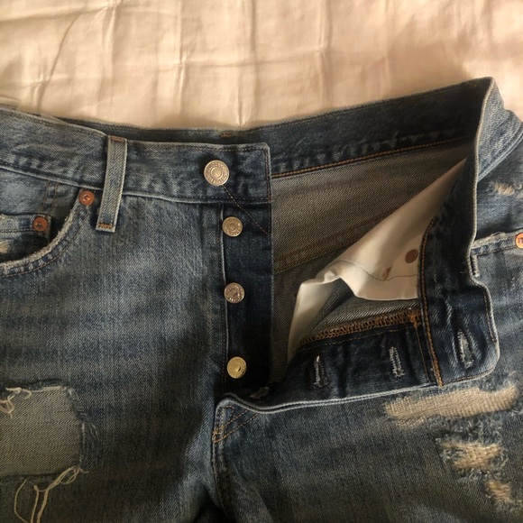 Levi Jean Shorts - Picture 2 of 4